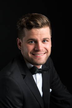 loosli-_niklaus_-_tenor_-_foto_1.jpg loosli-_niklaus_-_tenor_-_foto_1.jpg